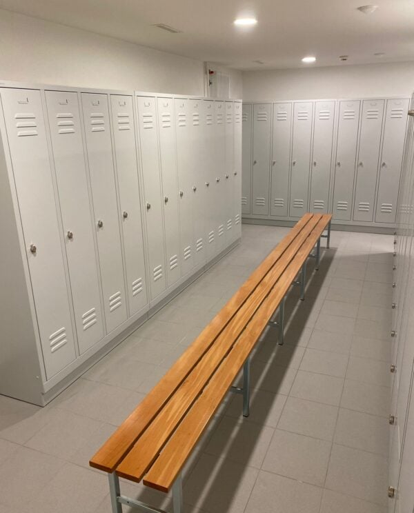 Ems La Venoge Penthalaz Garderobe 02 1