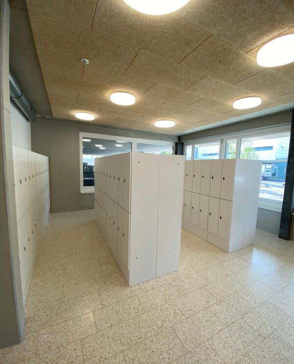 Steinli Moehlin Schulhaus Garderobe Klssisch Abfallbehaelter 04