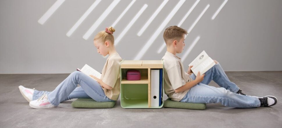 Sitzposition Lesen Zwei Kids